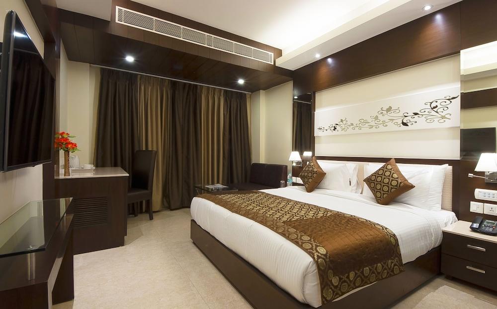 Hotel Golden Grand Делі Екстер'єр фото