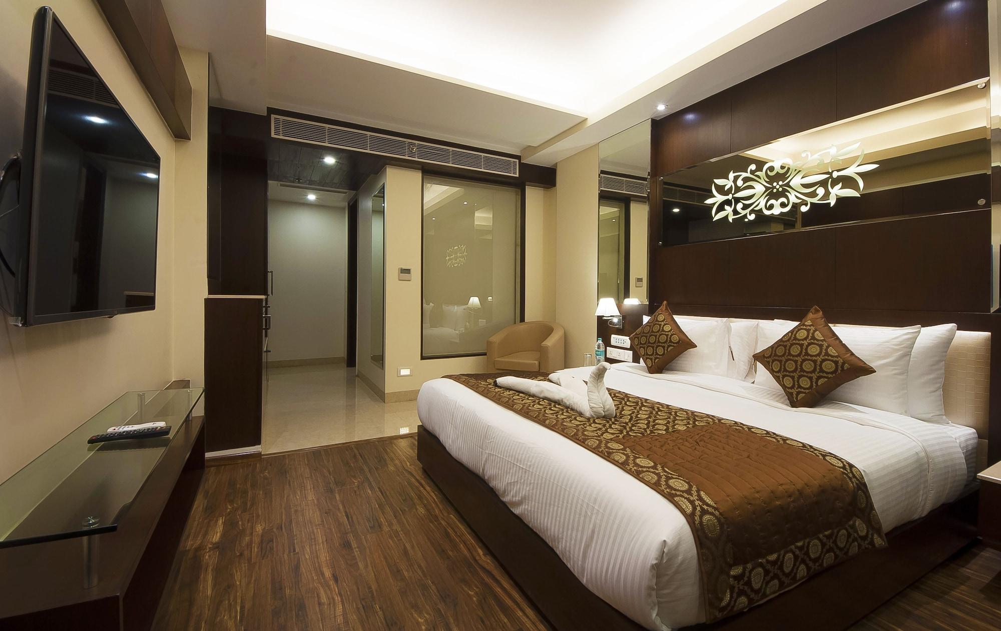 Hotel Golden Grand Делі Екстер'єр фото
