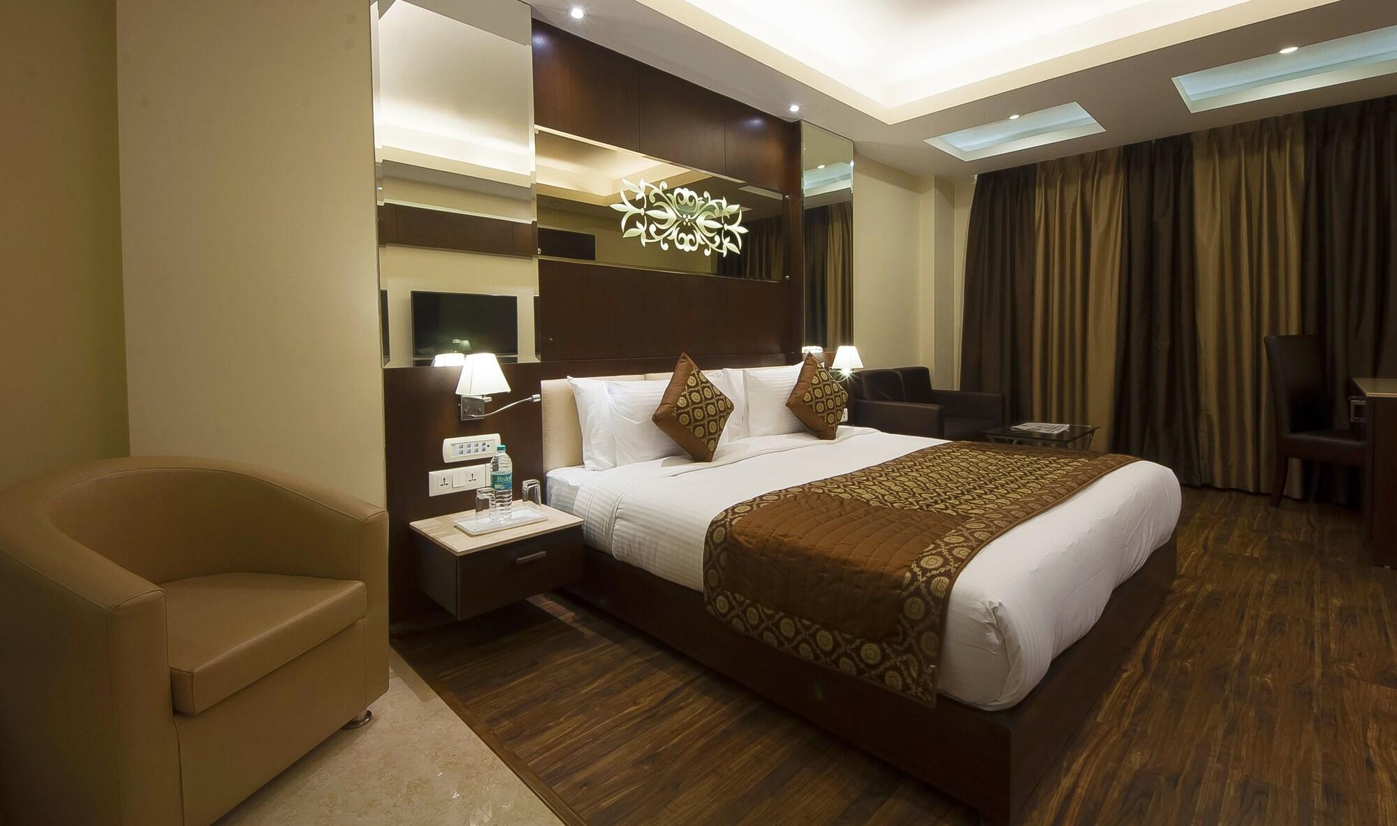 Hotel Golden Grand Делі Екстер'єр фото