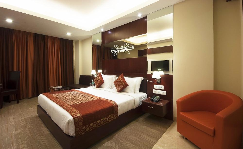 Hotel Golden Grand Делі Екстер'єр фото