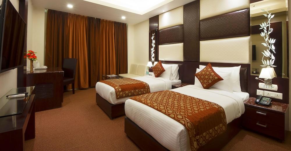 Hotel Golden Grand Делі Екстер'єр фото