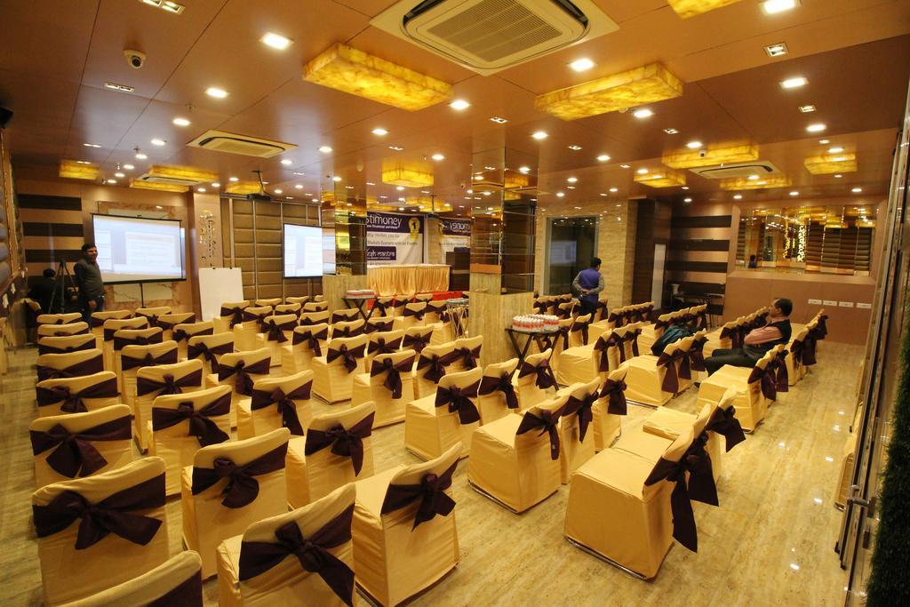 Hotel Golden Grand Делі Екстер'єр фото