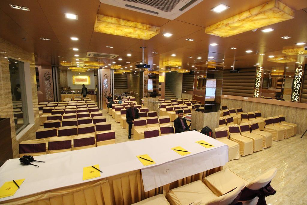 Hotel Golden Grand Делі Екстер'єр фото