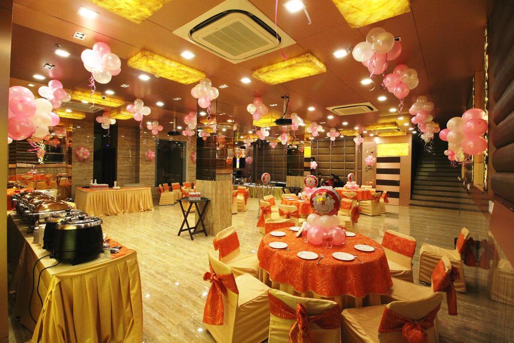 Hotel Golden Grand Делі Екстер'єр фото