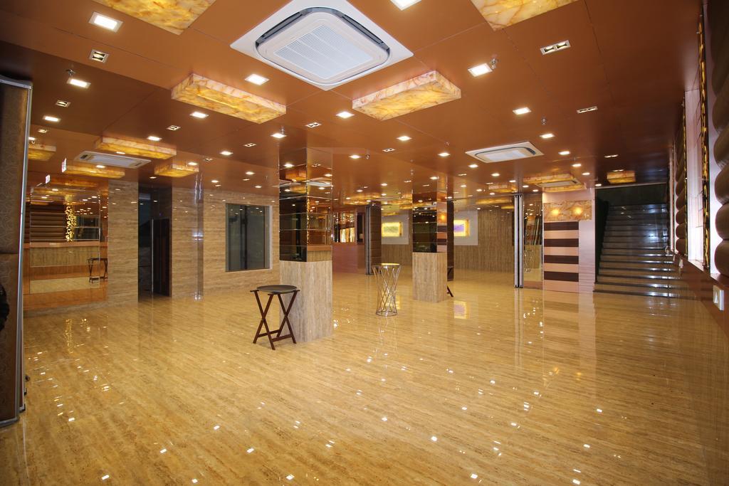 Hotel Golden Grand Делі Екстер'єр фото