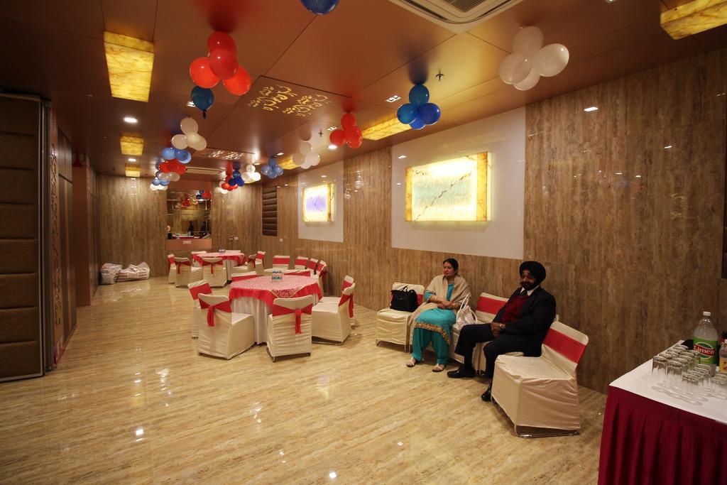 Hotel Golden Grand Делі Екстер'єр фото