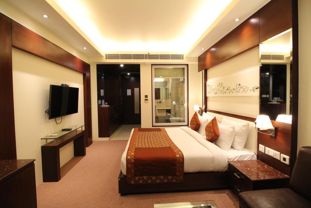 Hotel Golden Grand Делі Екстер'єр фото
