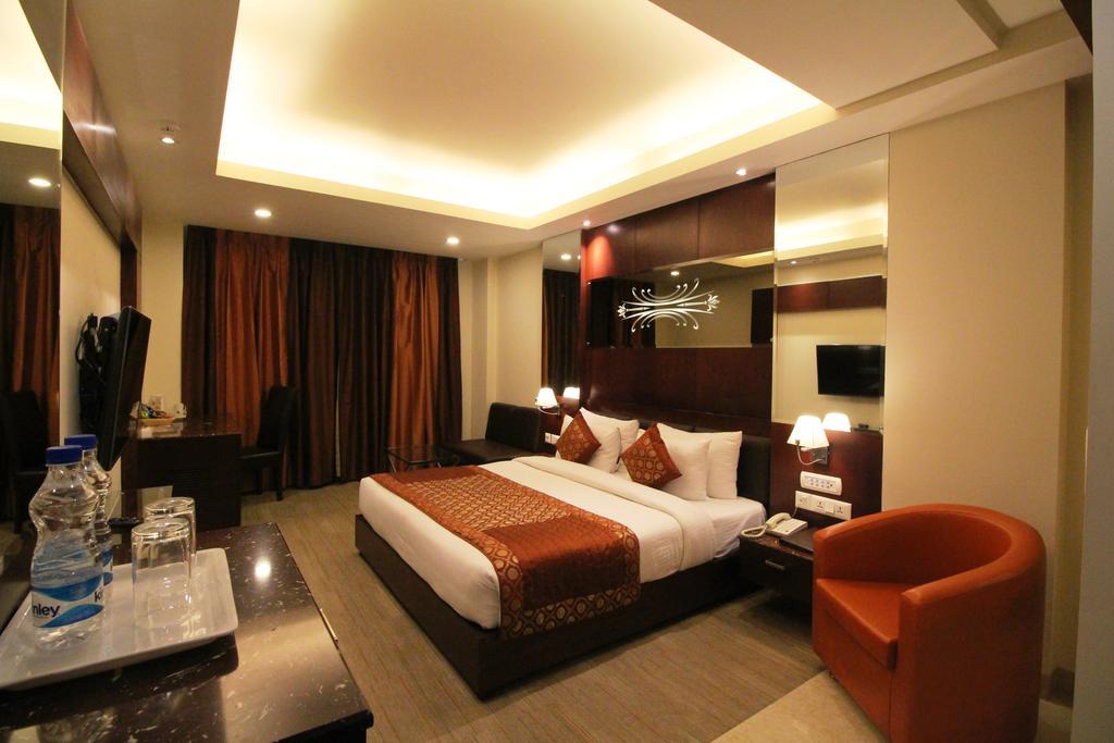 Hotel Golden Grand Делі Екстер'єр фото