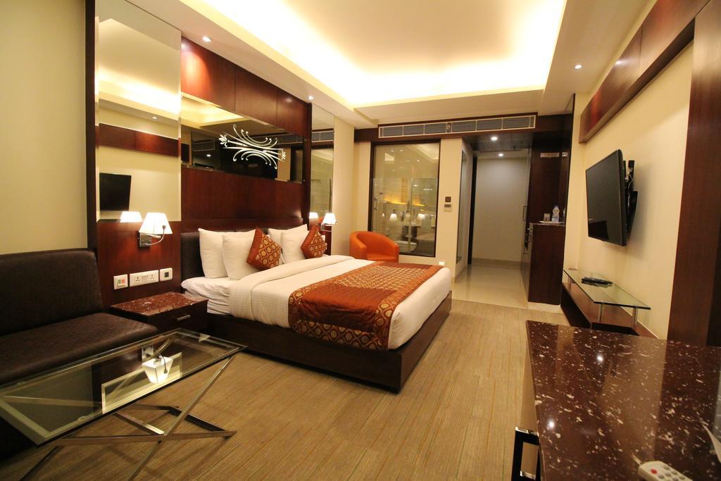 Hotel Golden Grand Делі Екстер'єр фото