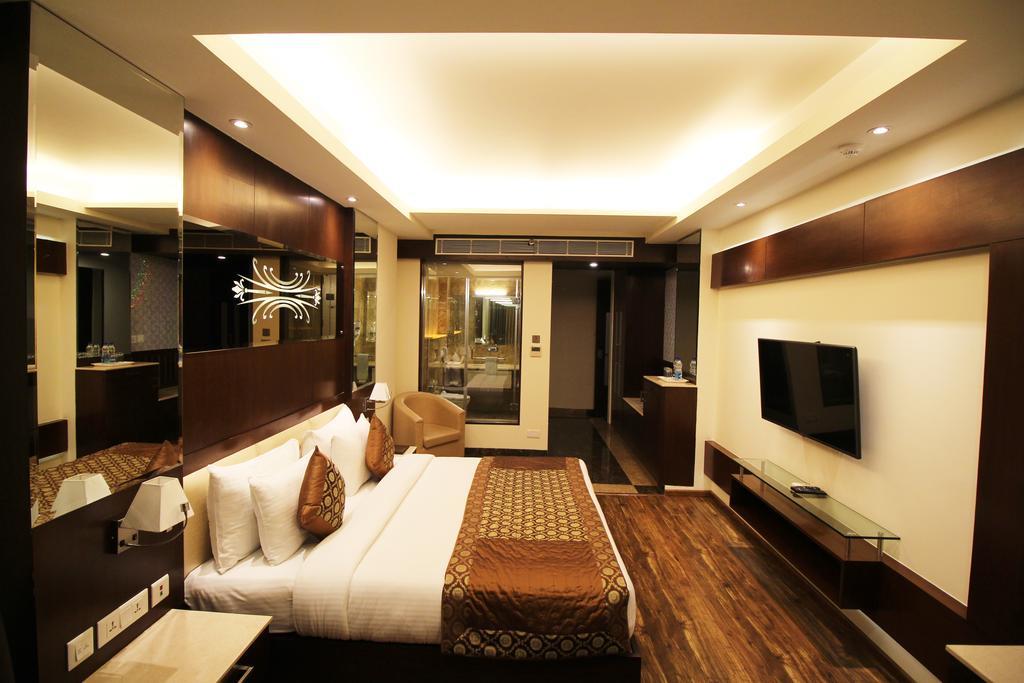 Hotel Golden Grand Делі Екстер'єр фото