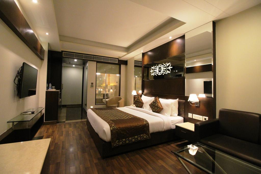 Hotel Golden Grand Делі Екстер'єр фото