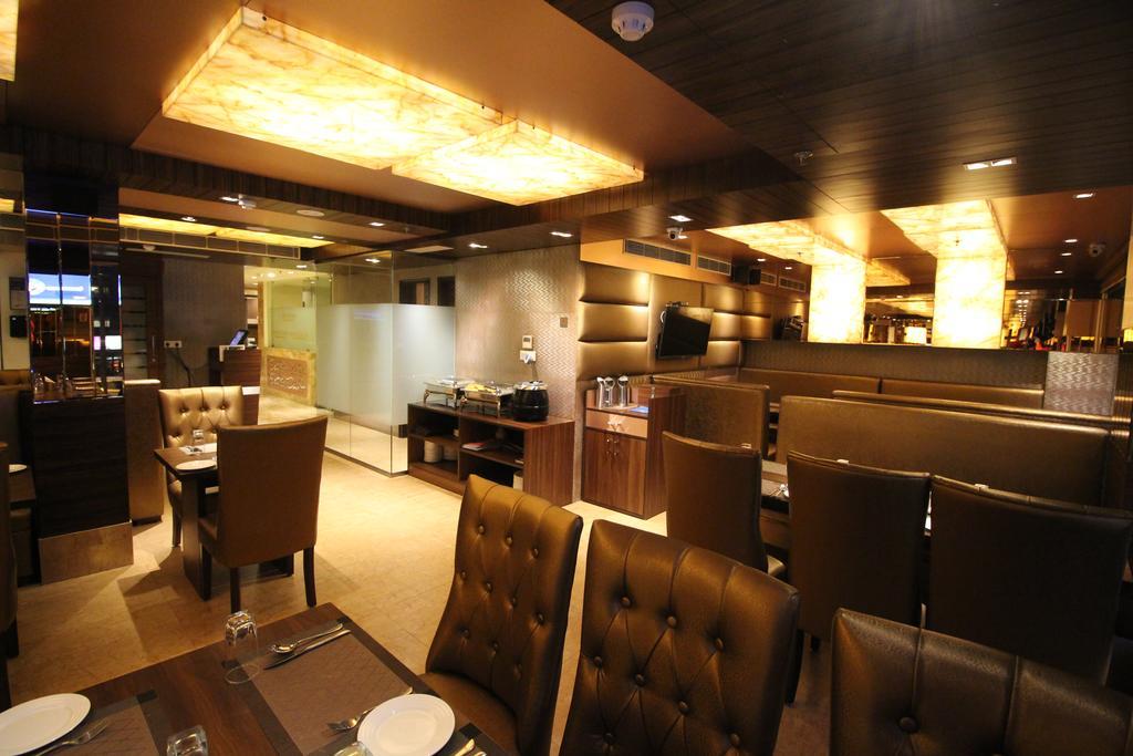 Hotel Golden Grand Делі Екстер'єр фото