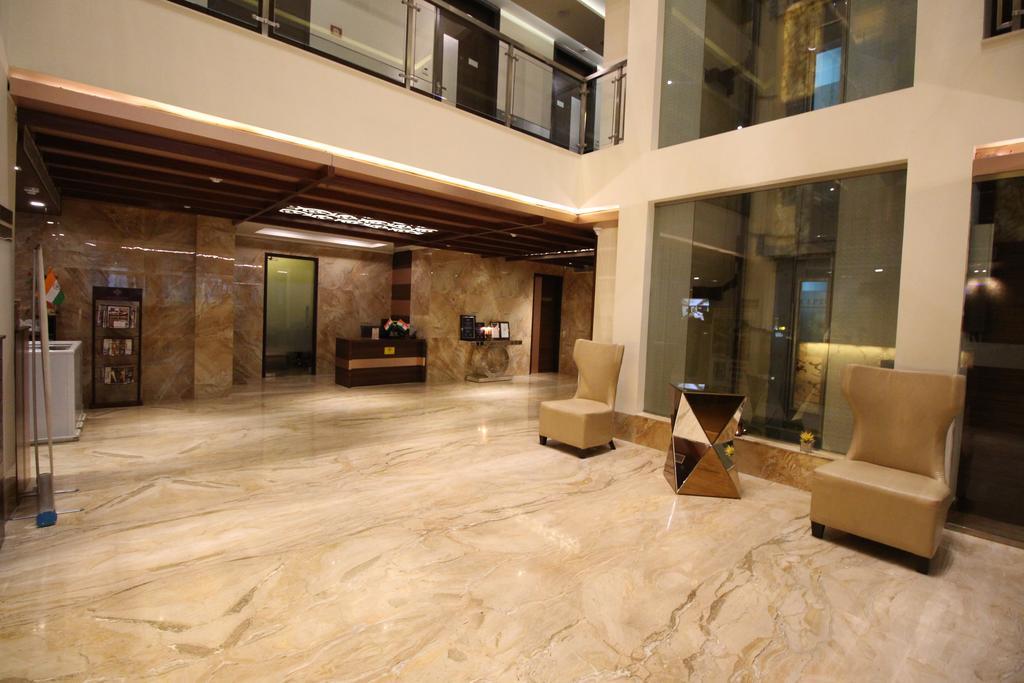 Hotel Golden Grand Делі Екстер'єр фото