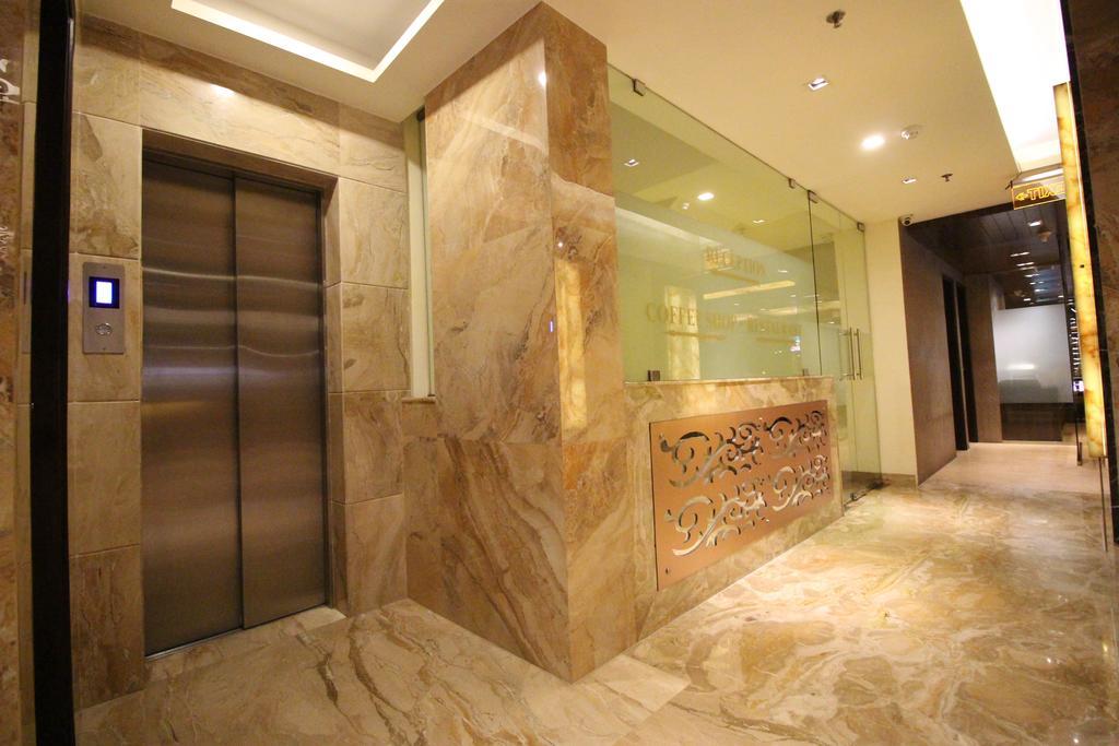 Hotel Golden Grand Делі Екстер'єр фото