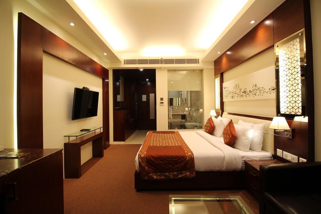 Hotel Golden Grand Делі Екстер'єр фото