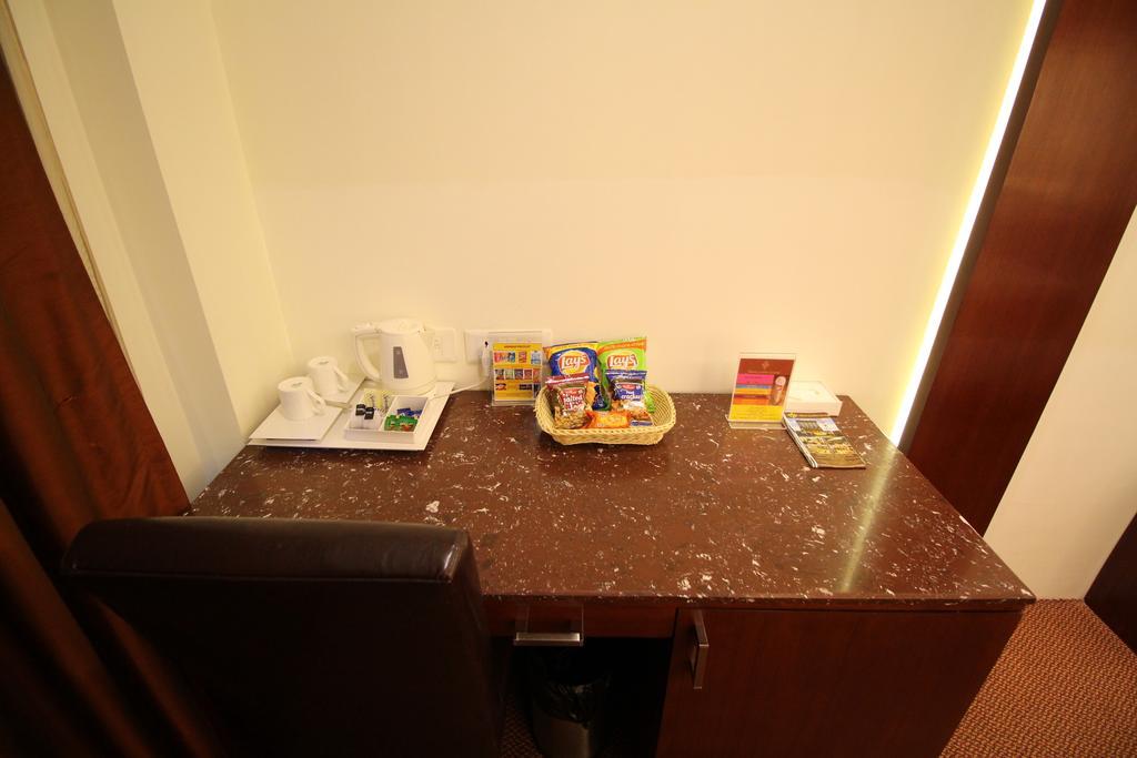 Hotel Golden Grand Делі Екстер'єр фото