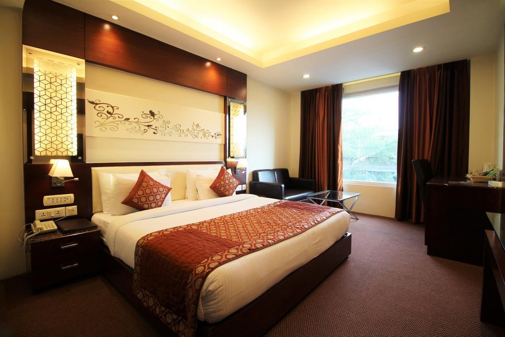 Hotel Golden Grand Делі Екстер'єр фото