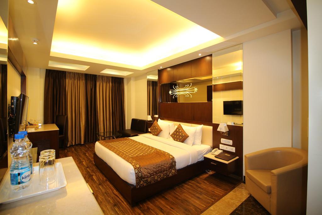 Hotel Golden Grand Делі Екстер'єр фото
